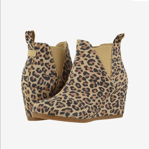 Toms Shoes - NWT Toms Kelsey Desert Tan Leopard Print Suede Wedge Bootie in size 11
